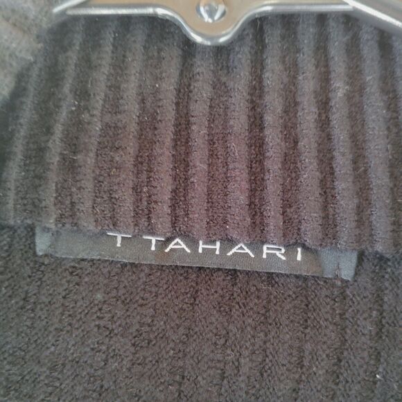 T Tahari Funnel Neck Sweater Stitch Shoulder Black Cozy Fall Comfort Medium - Picture 3 of 9